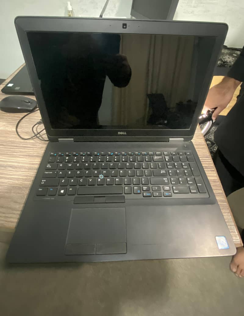 Dell Precision 3510 (Core i5 6 Generation) 0