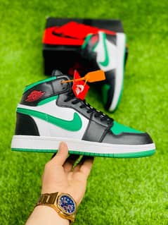 Shoes Nike Air Jordan 1 Hightop (Branded Shoes/Jordan Shoes/Sneakers/)