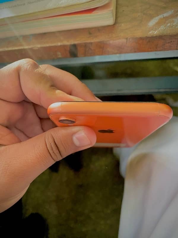 iphone Xr Peach Collor 2