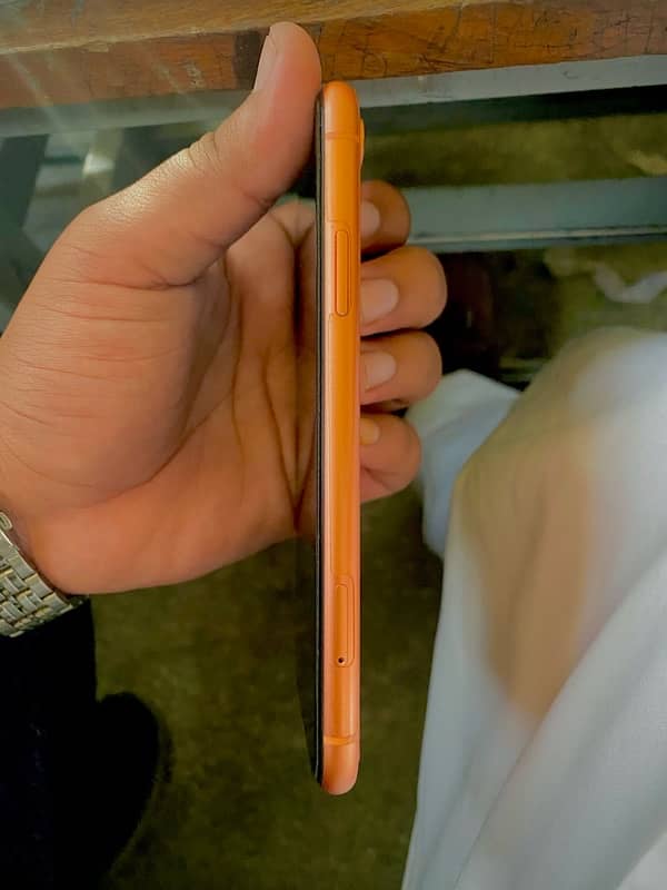 iphone Xr Peach Collor 3