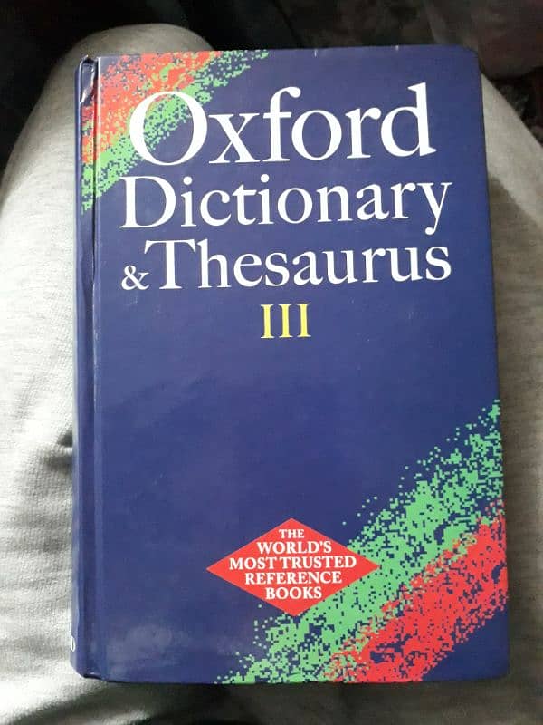 OXFORD DICTIONARY & THESAURUS III 0