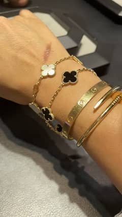 Clover and love, Nail bangles Branded