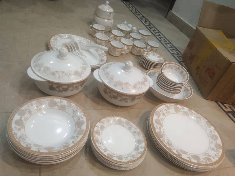 imported dinner set 0