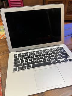 Mac book air 2015 ,13.3 inch screen ,1.6 ghz 4gb/256gb