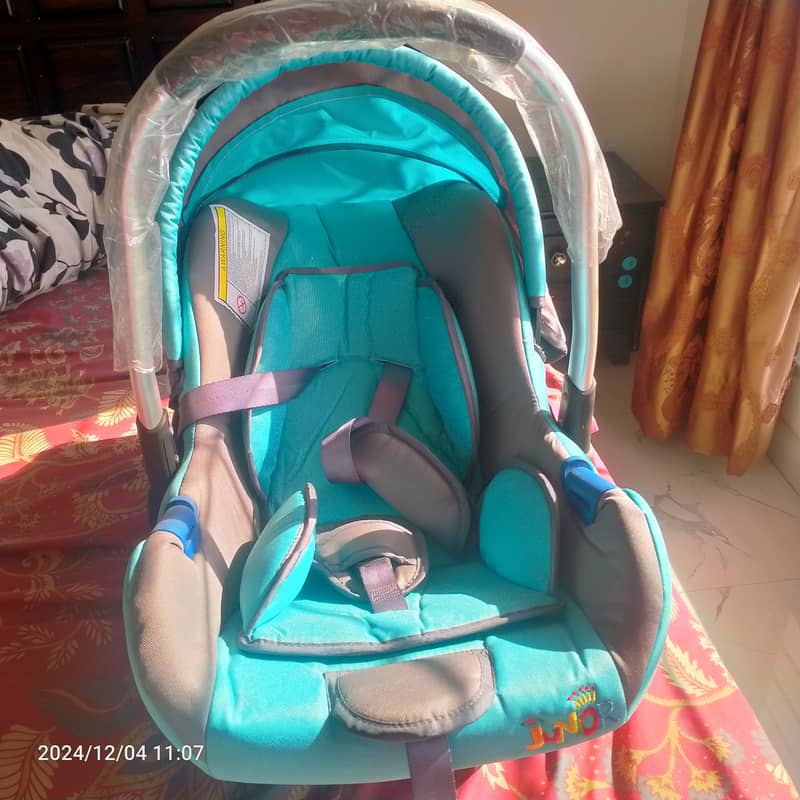 Baby car seat by Junior's 1