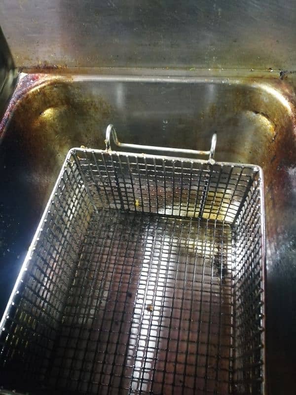 deep fryer Gass men hy 6 letar walla only 1 month use hy 0