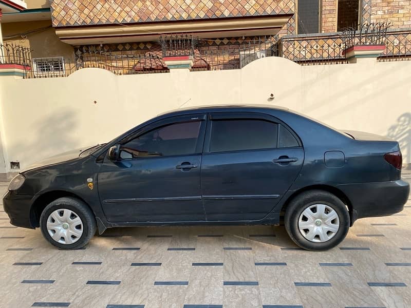 Toyota Corolla SE Saloon 2004 model 2