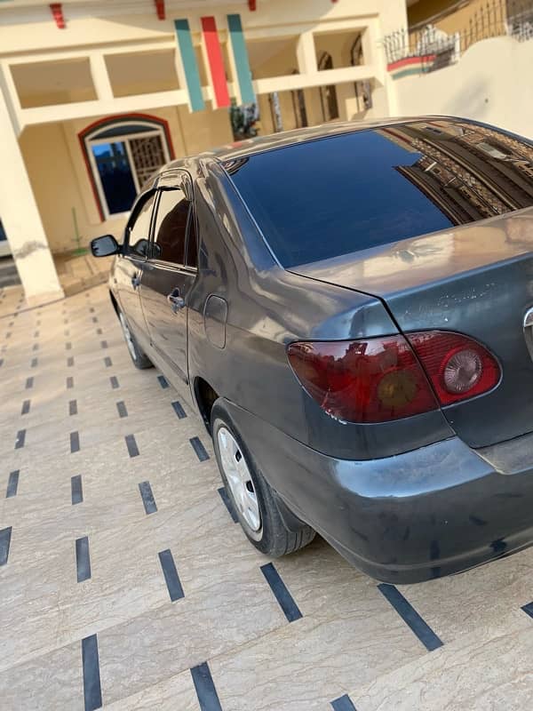 Toyota Corolla SE Saloon 2004 model 5