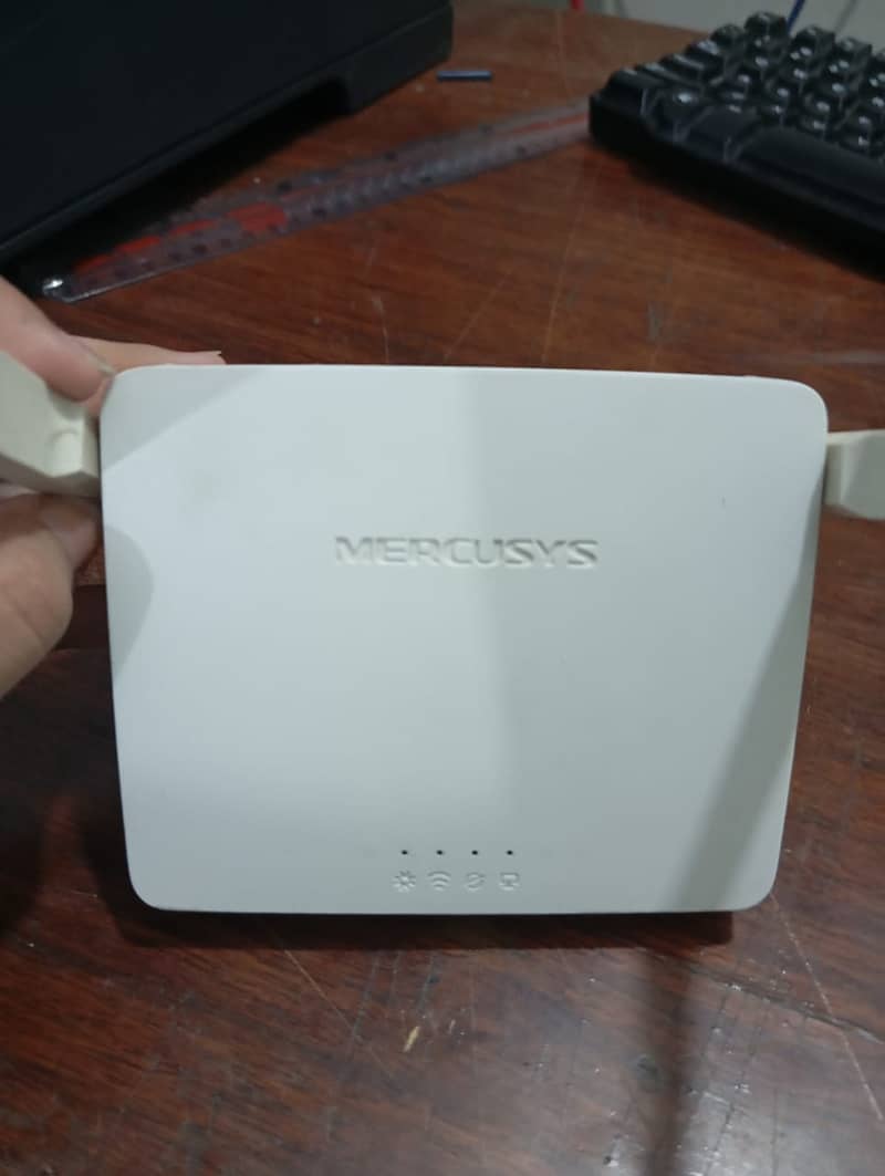 Slightly used Wifi Router model MW302R 2