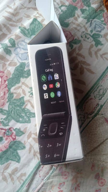 Nokia Flip 2720 3