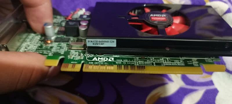 AMD Radeon R7 350X | 4GB Graphics Card 1