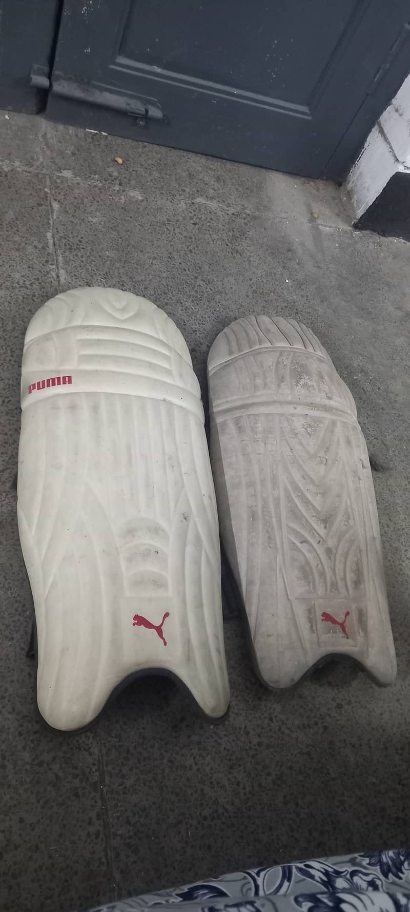 Batsman Pads 1 Pair + 3 Wickets 1