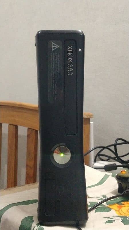 x box 360 slim jyag with installed games 0