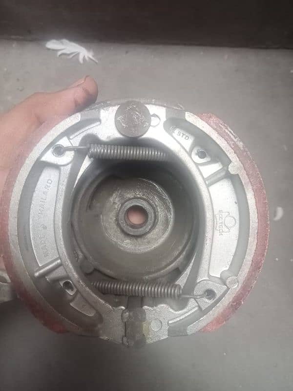 Honda cg 125 front hub. 1