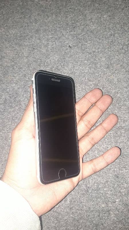 iphone SE 10/10 condition jv 8