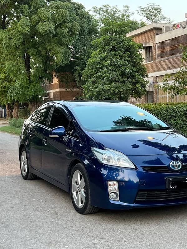 Toyota Prius 2011 1