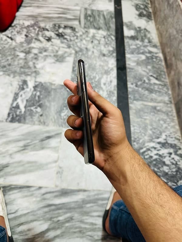 IPhone 11 pro max Pta approved 5