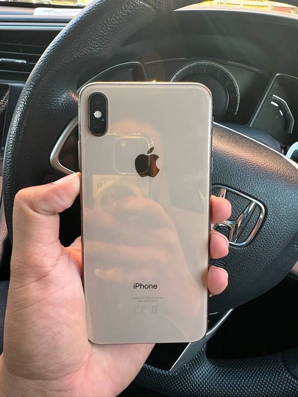 I phone xs max gold 64 gb 0