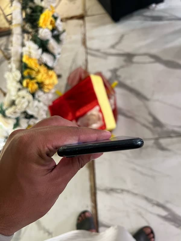 i phone xr 64 gb 3