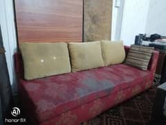 3 seater sofa set couch style with 3 cushions in good condition