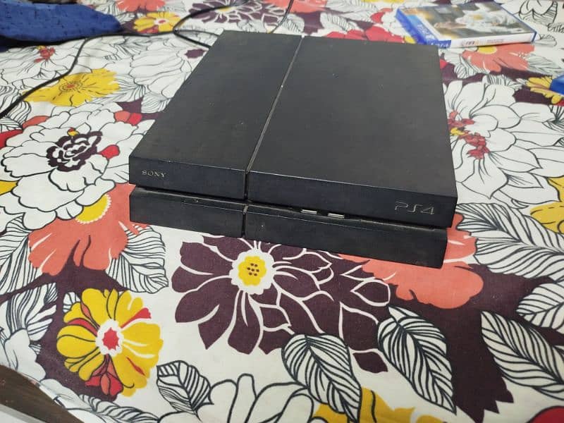 playstation 4 with 2 controllers and games 0