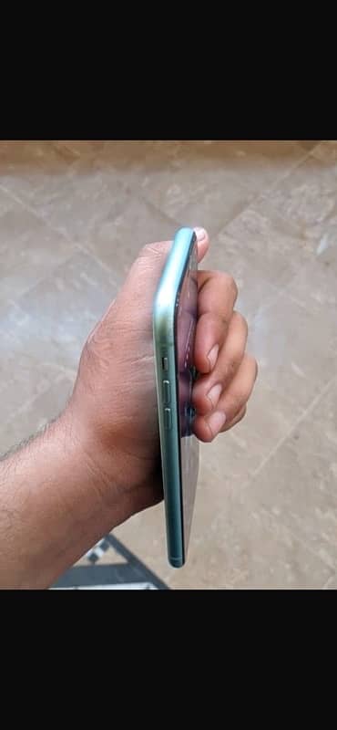 iPhone 11 non PTA 6