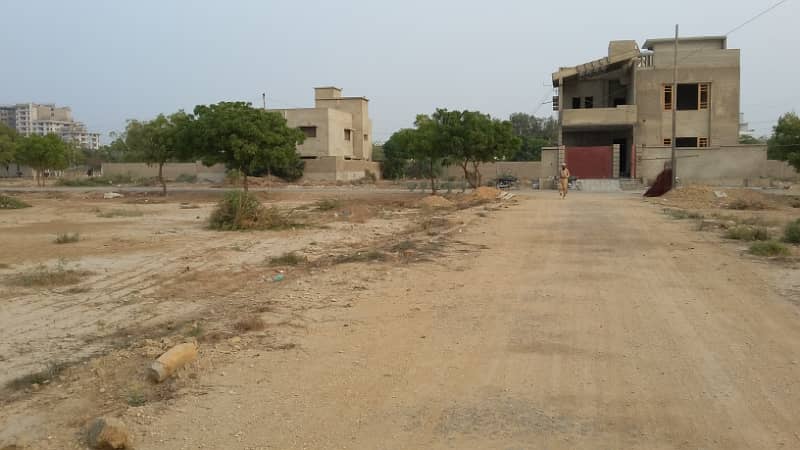 240 SQUARE YARDS LEASED PLOT FOR SALE IN BLOCK 4 SAADI GARDEN SCHEME 33 KARACHI 3