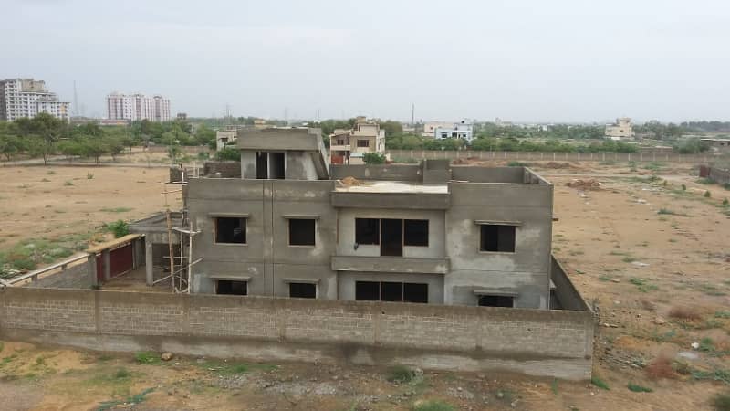 240 SQUARE YARDS LEASED PLOT FOR SALE IN BLOCK 4 SAADI GARDEN SCHEME 33 KARACHI 6