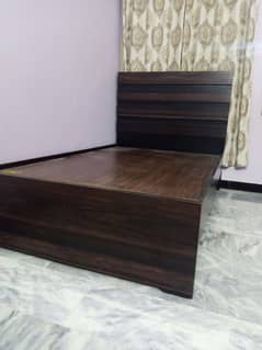 BED FOR SELL 4/6.5 SIZE WITH MITRESS AND HANGING DRESSER