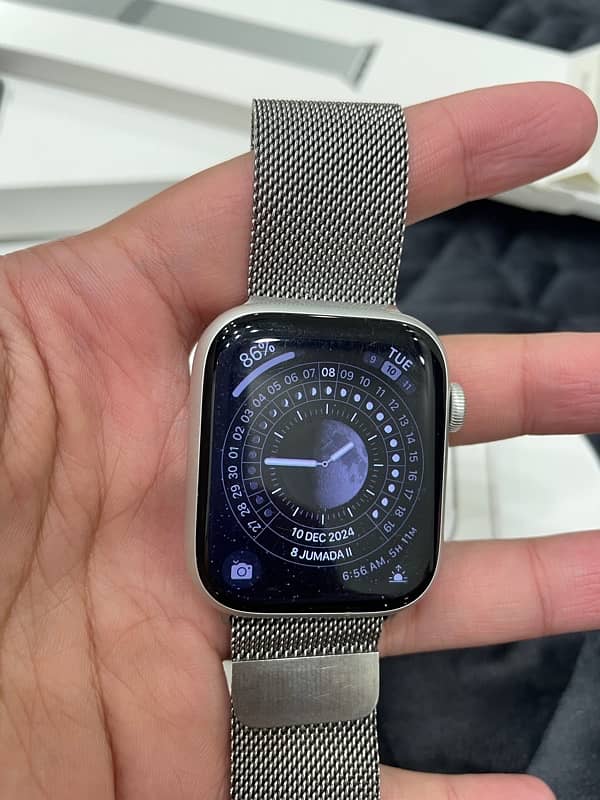 Apple Watch Series 8 45mm gps with original milanese loop 1