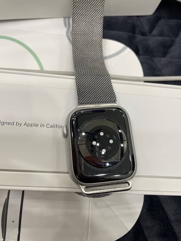 Apple Watch Series 8 45mm gps with original milanese loop 6