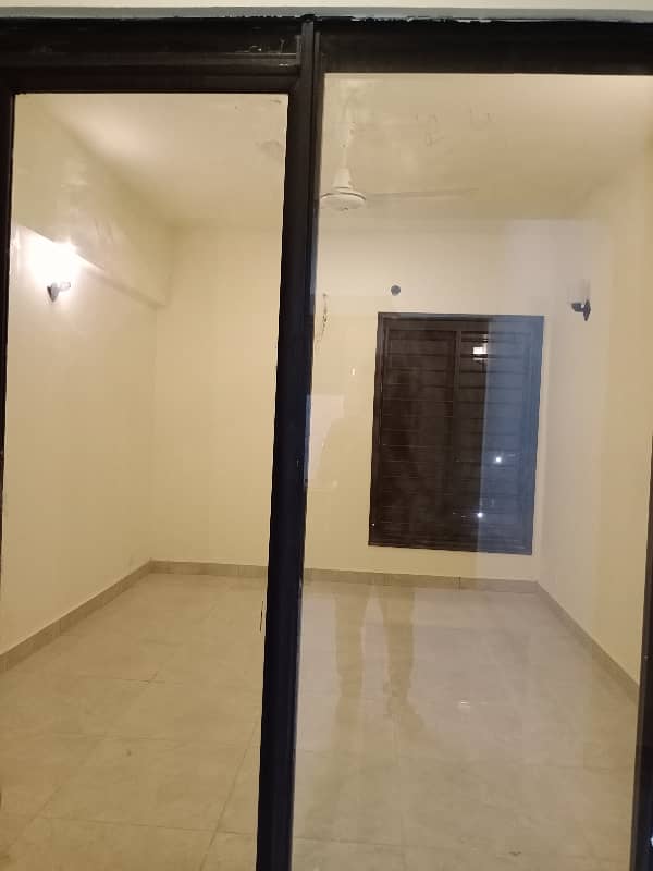 2400 Square Feet Flat In Beautiful Location Of Gulshan-e-Iqbal - Block 10-A In Karachi 0