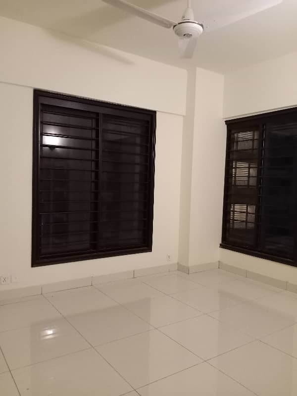 2400 Square Feet Flat In Beautiful Location Of Gulshan-e-Iqbal - Block 10-A In Karachi 11