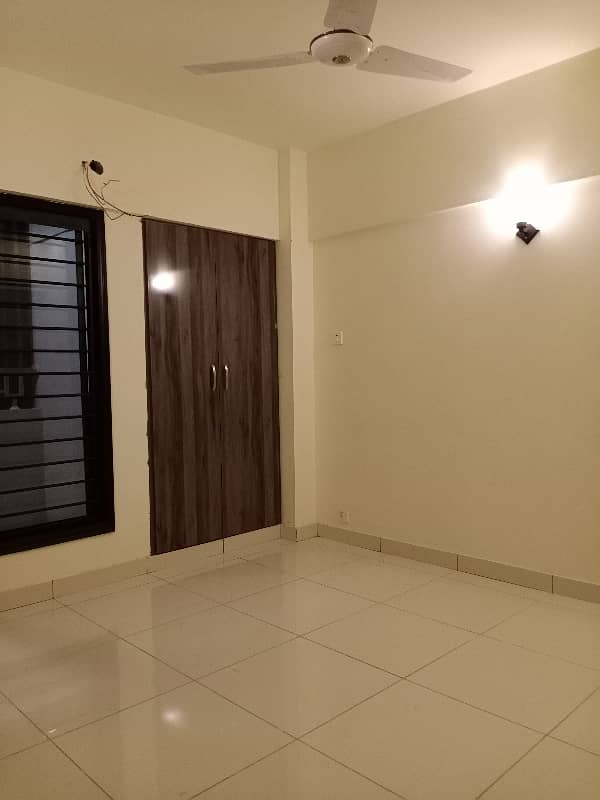 2400 Square Feet Flat In Beautiful Location Of Gulshan-e-Iqbal - Block 10-A In Karachi 12