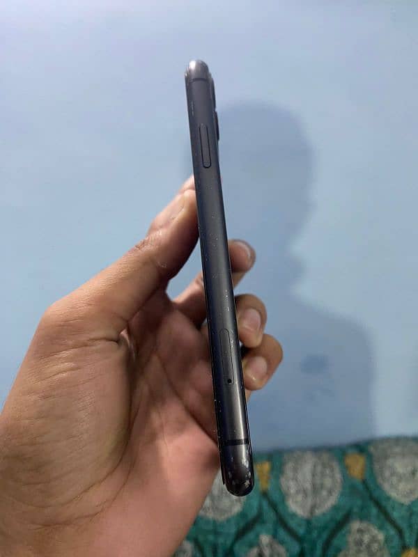 Urgent Sell iPhone 11 128GB NON PTA BH 79% Back One Crack All Genuine 3