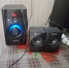 Audiounic Mega 40 2 month used 10 /10 all accessories available