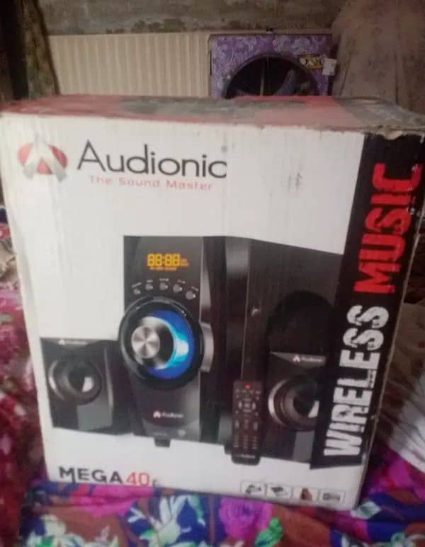 Audiounic Mega 40 2 month used 10 /10 all accessories available 2