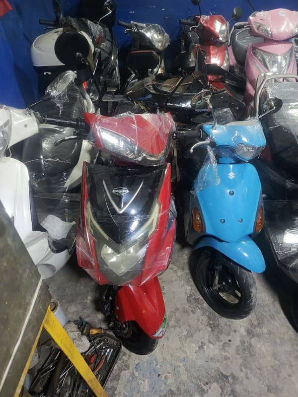 scooty 49cc cc  and united automatic scooter available 12