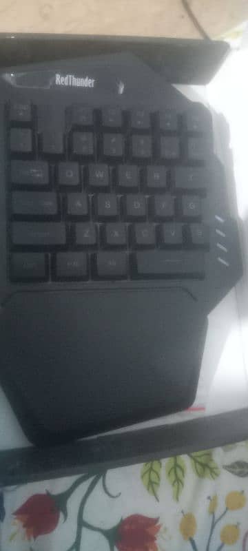 RedThunder G60 2.4Ghz Wireless RGB One-Handed Gaming Keyboard 4