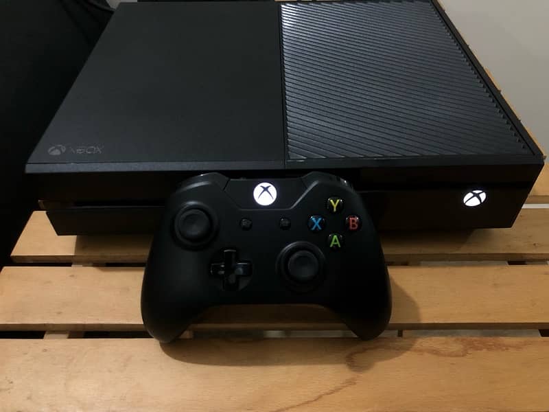 X-BOX ONE (USA MODEL) 1-Terabyte (10/10-condition) Freshly-imported . 0