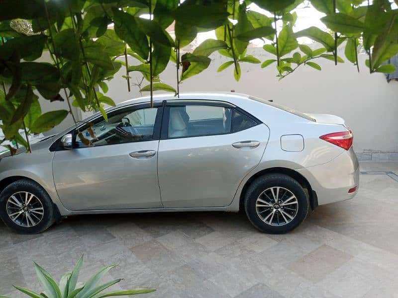 Toyota Corolla GLI 2015genien Rs. 2991000ph. 03003617791 2