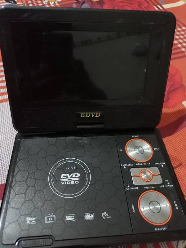 Portable DVD player + TV   7 inch lcd 1