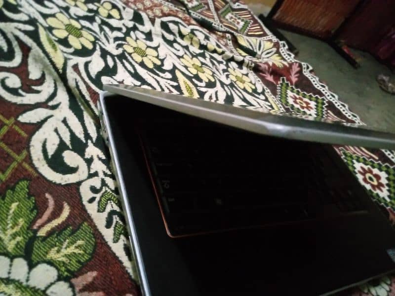 Laptop and Bluetooth free super used laptop 4