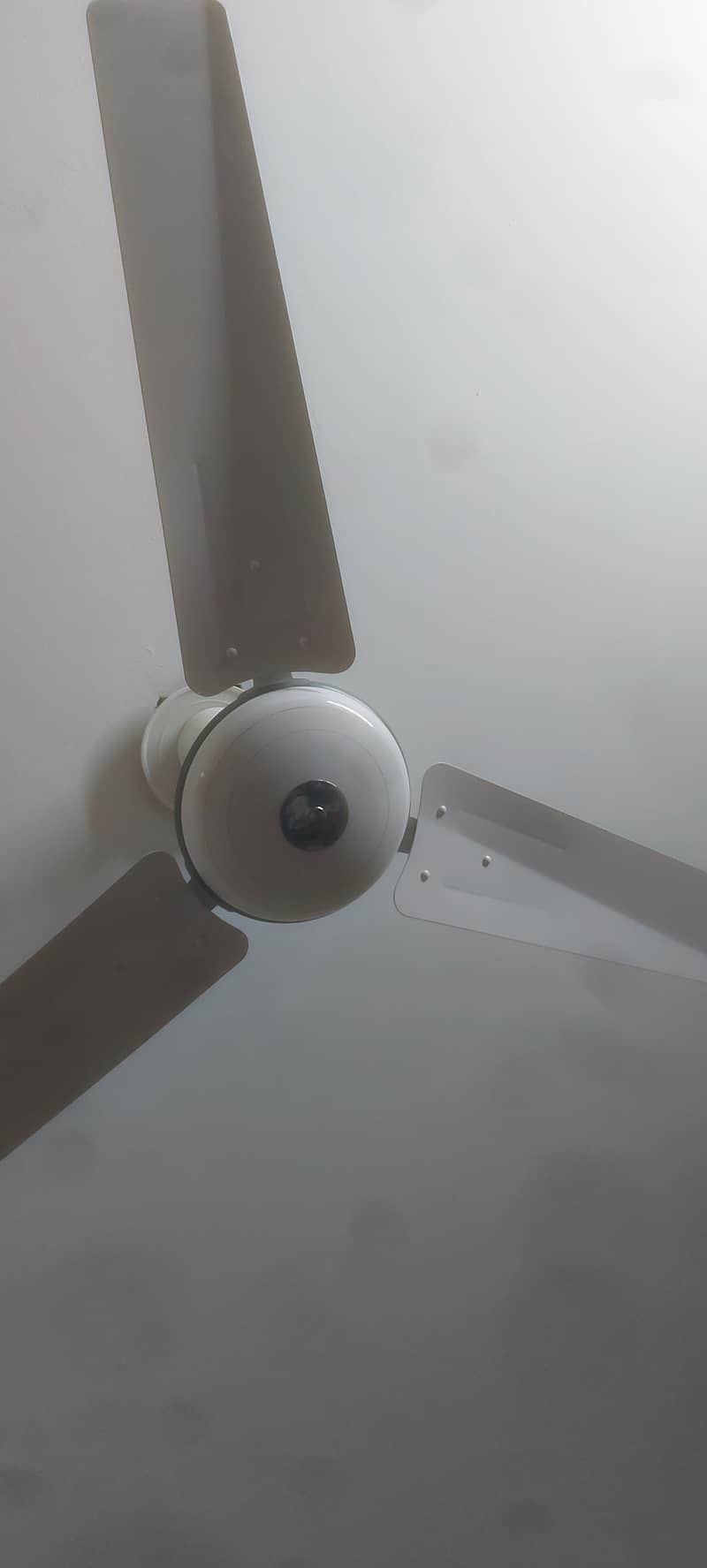 2 ceiling fans of excellent condition 10/10, in used. 2