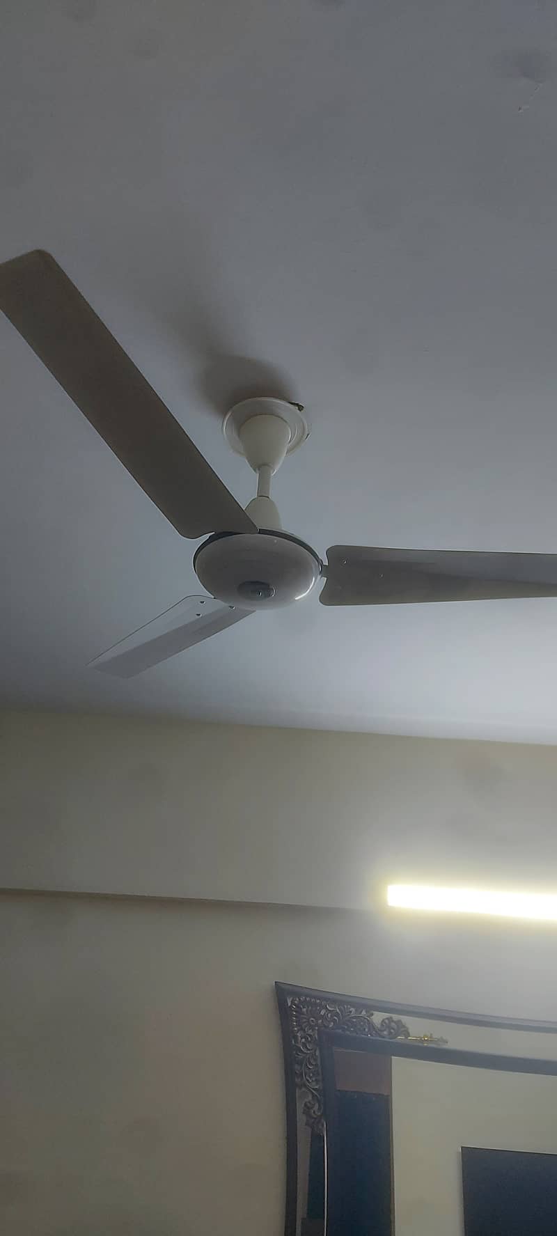 2 ceiling fans of excellent condition 10/10, in used. 3