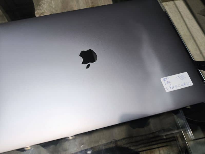 2015 to 22 Apple MacBook Pro air 10/10 condition 1