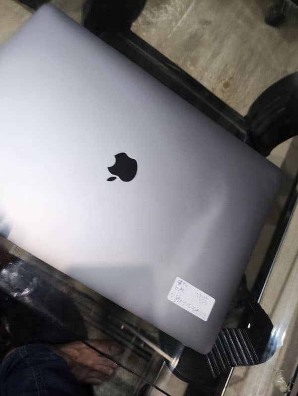 2015 to 22 Apple MacBook Pro air 10/10 condition 2