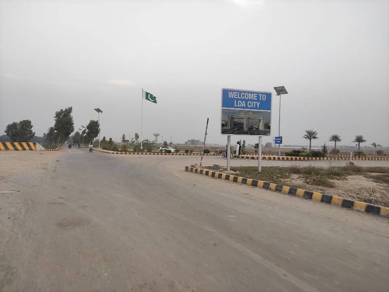 A Well Designed Prime Location Residential Plot Is Up For sale In An Ideal Location In Lahore 4