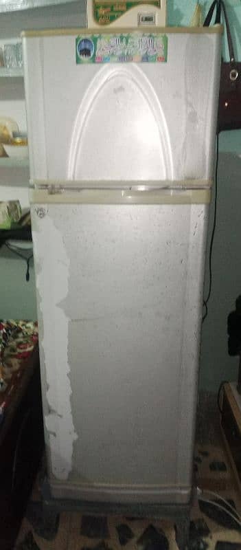 10 cubic feet Dawlance refrigerator along with stabilizer and choke 3