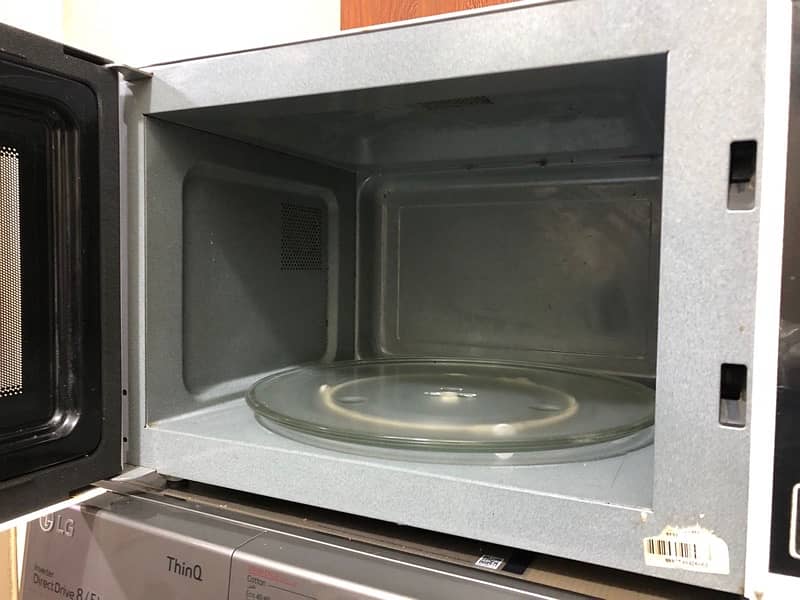 microwave in good condition- inverter technology 2